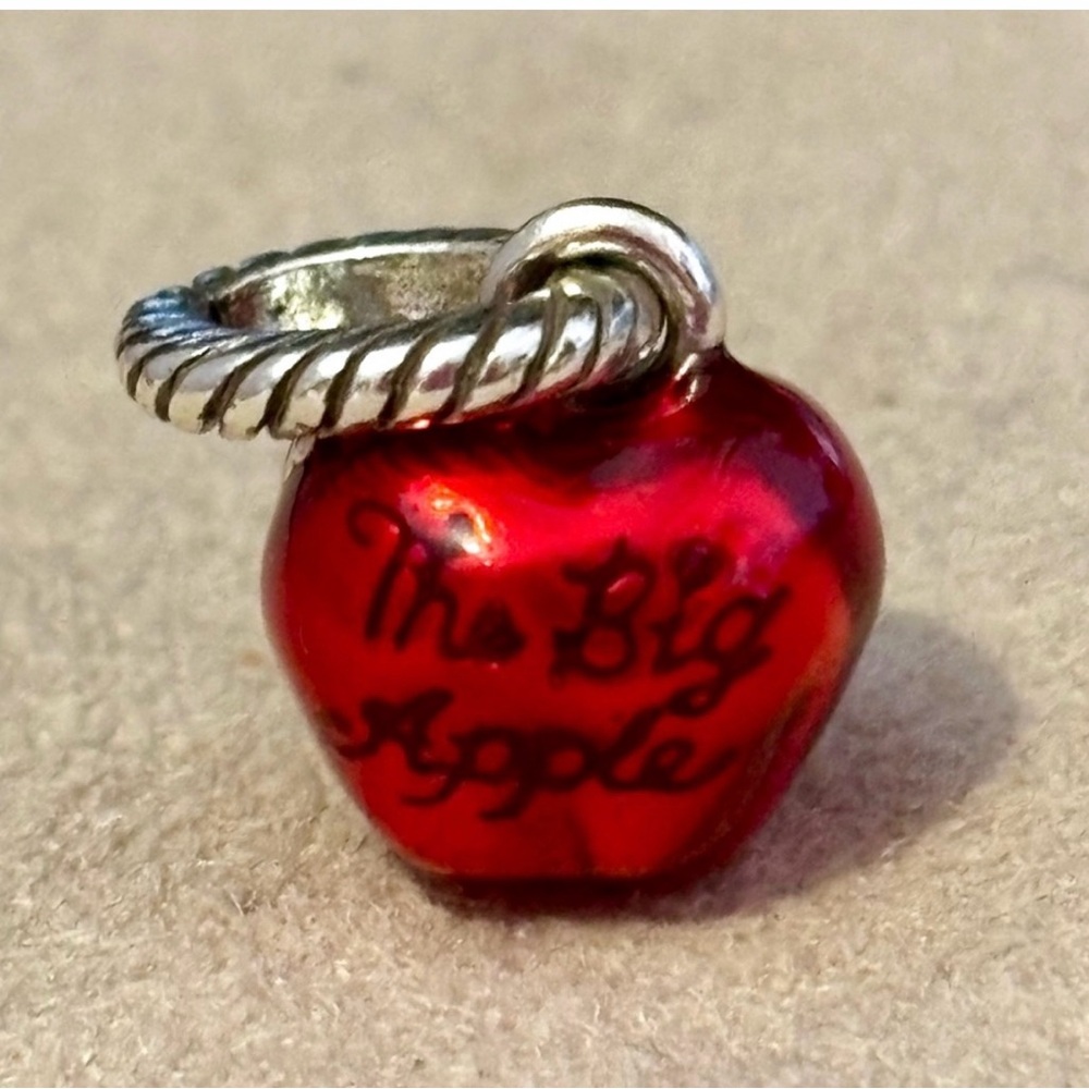🆕 Brighton New York Big Apple charm in red from the States Collection NWOT - Picture 2 of 4